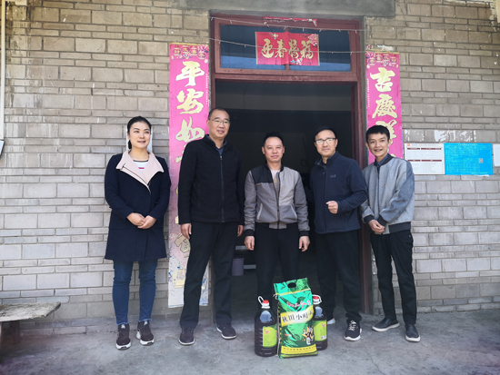 集團公司黨委書記、董事長周燕賓一行調(diào)研脫貧攻堅工作