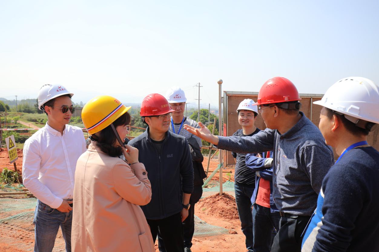 集團(tuán)公司黨委書記、董事長周燕賓深入天泉公司一線調(diào)研指