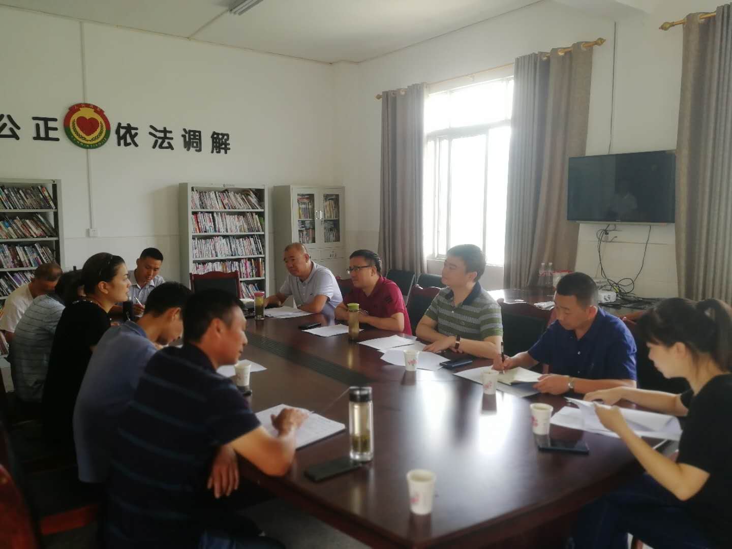 集團公司黨委書記、董事長周燕賓一行到栗子村開展脫貧幫