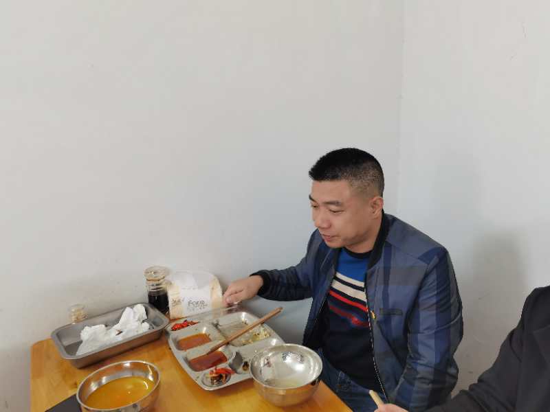 強(qiáng)監(jiān)督，重引導(dǎo)，杜絕“舌尖上的浪費(fèi)”