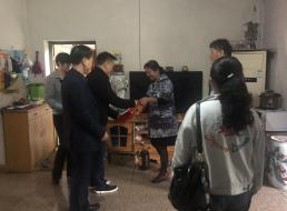 走訪慰問困難戶，真情關(guān)愛暖人心