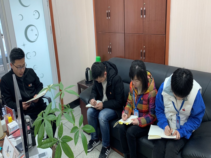 紀(jì)檢監(jiān)察部及時傳達學(xué)習(xí)市紀(jì)委五屆七次全會精神