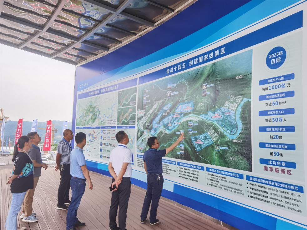 清源水務(wù)集團黨委書記、董事長周燕賓率隊到臨港公司開展安全生產(chǎn)檢查工作