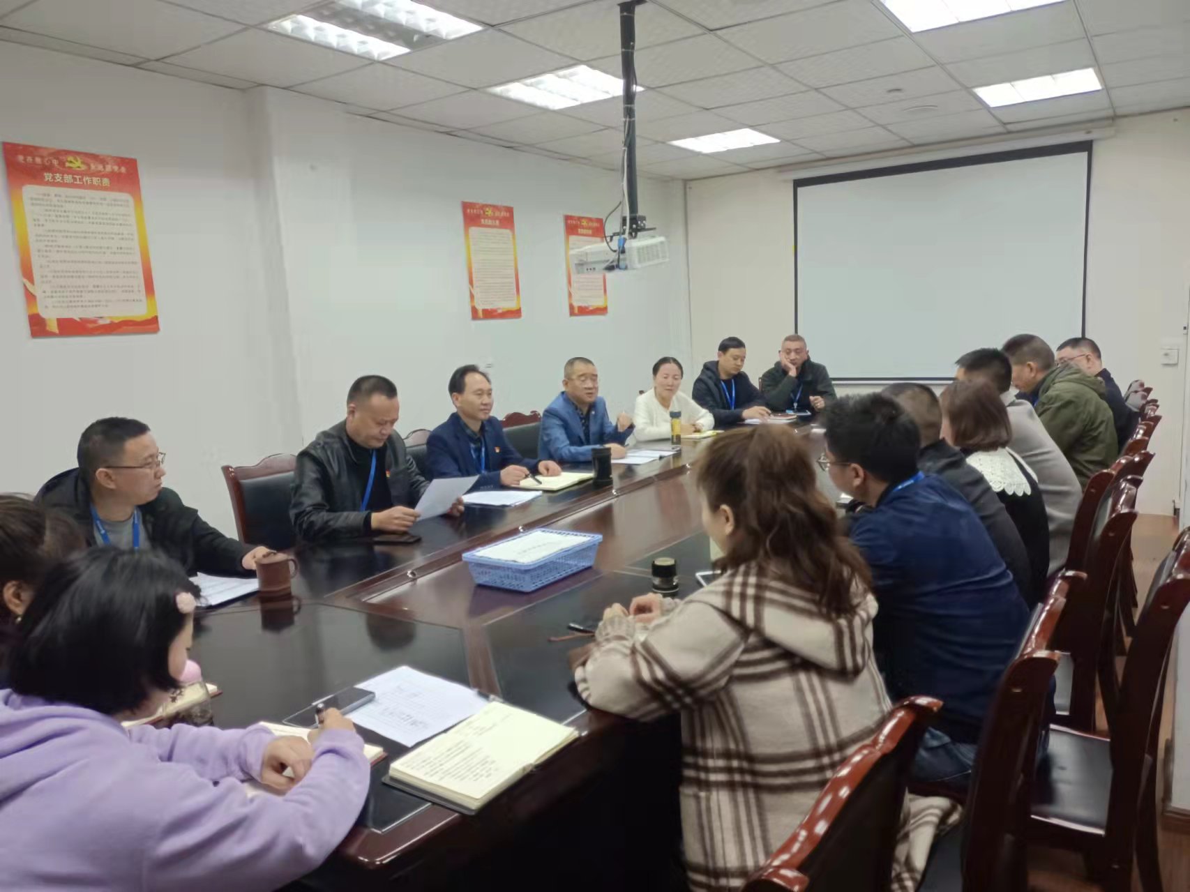 建恒支部召開(kāi)黨員(擴(kuò)大)會(huì)專題學(xué)習(xí)市第六次黨代會(huì)精神