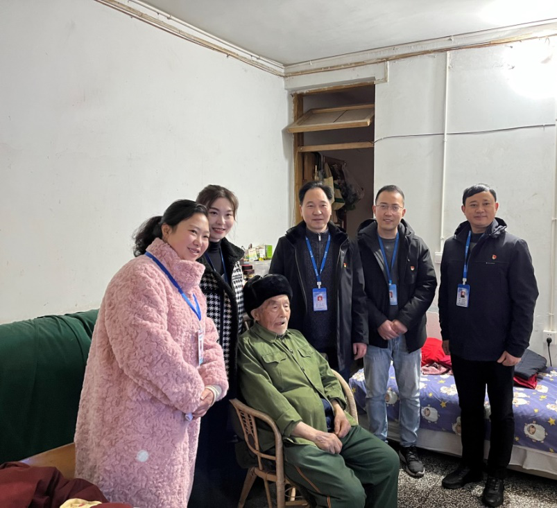 節(jié)前慰問送溫暖，情系下渡口社區(qū)困難群眾