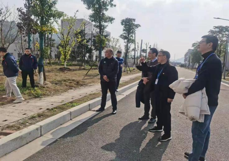 調(diào)研生產(chǎn)進(jìn)基層，訪廉問廉匯民聲